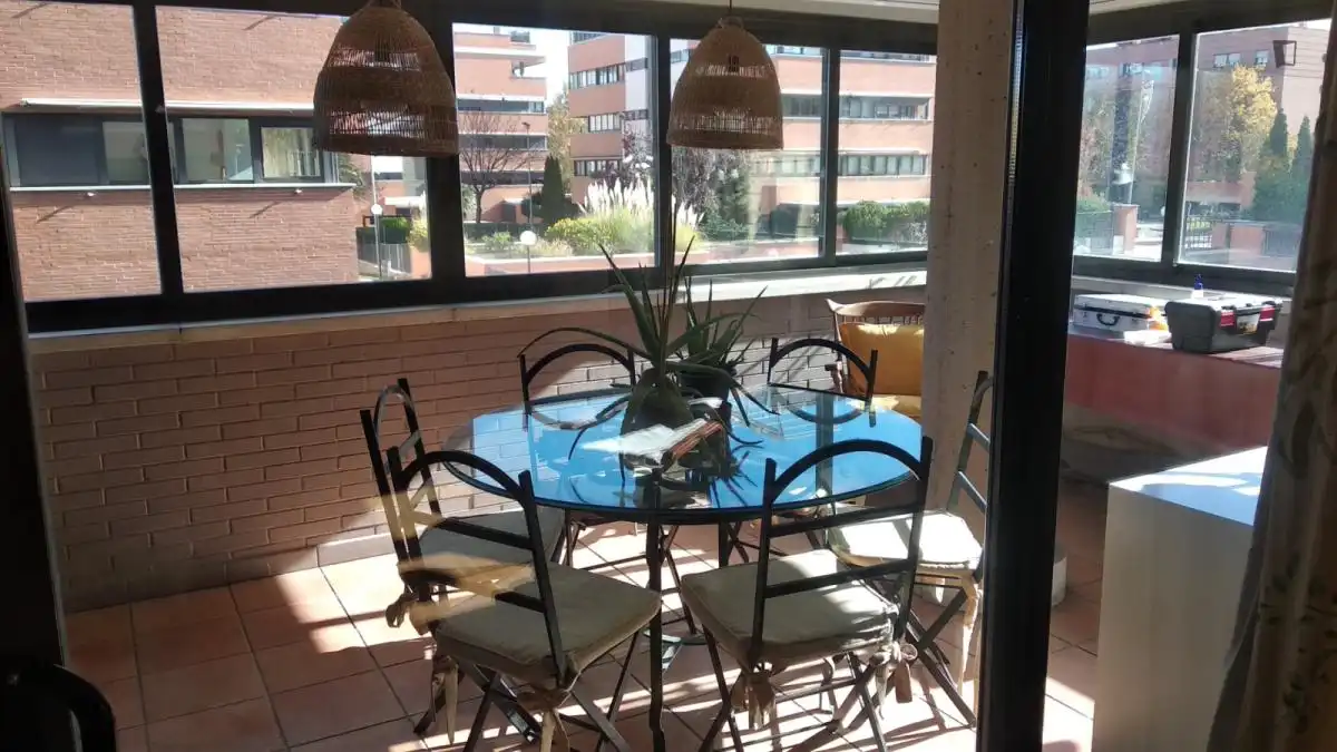 Terraza de Apartamento para compartir en La Moraleja con Calefacción, Amueblado y Horno