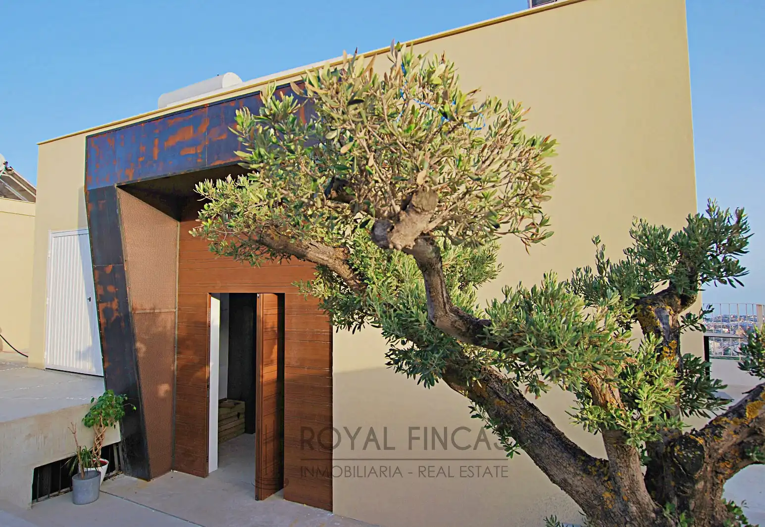 Exterior view of Detached homes for sale in Benalmádena  with Air Conditioner, Terrace and Swimming Pool