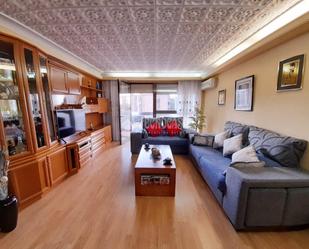 Sala d'estar de Pis en venda en Parla amb Aire condicionat, Calefacció i Parquet