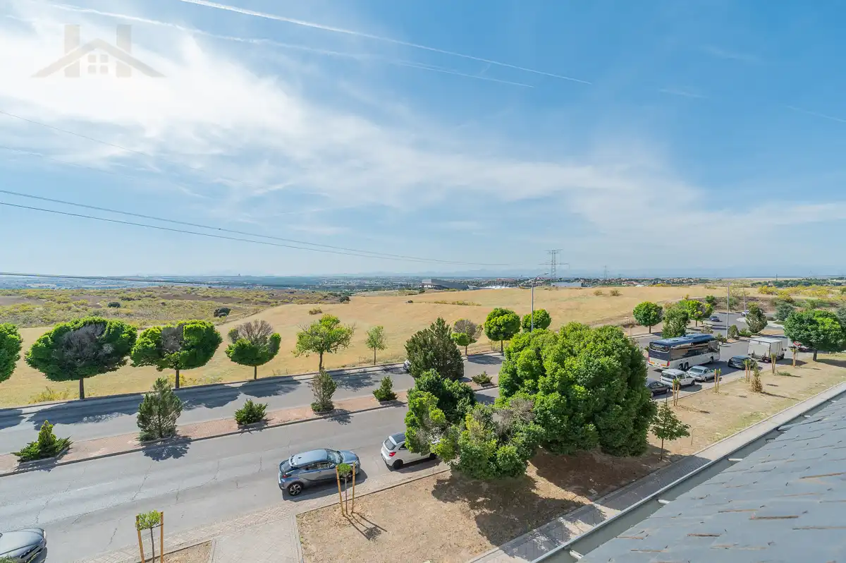 Vista exterior de Dúplex en venta en Arroyomolinos (Madrid) con Aire acondicionado, Calefacción y Terraza