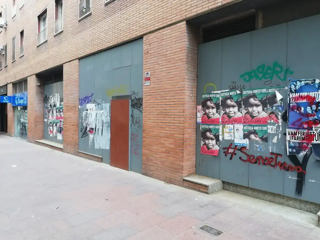 Local de alquiler en C/ Doctor Pi i Molist , El Turó de la Peira
