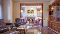 Sala d'estar de Casa o xalet en venda en Alicante / Alacant amb Calefacció, Jardí privat i Terrassa