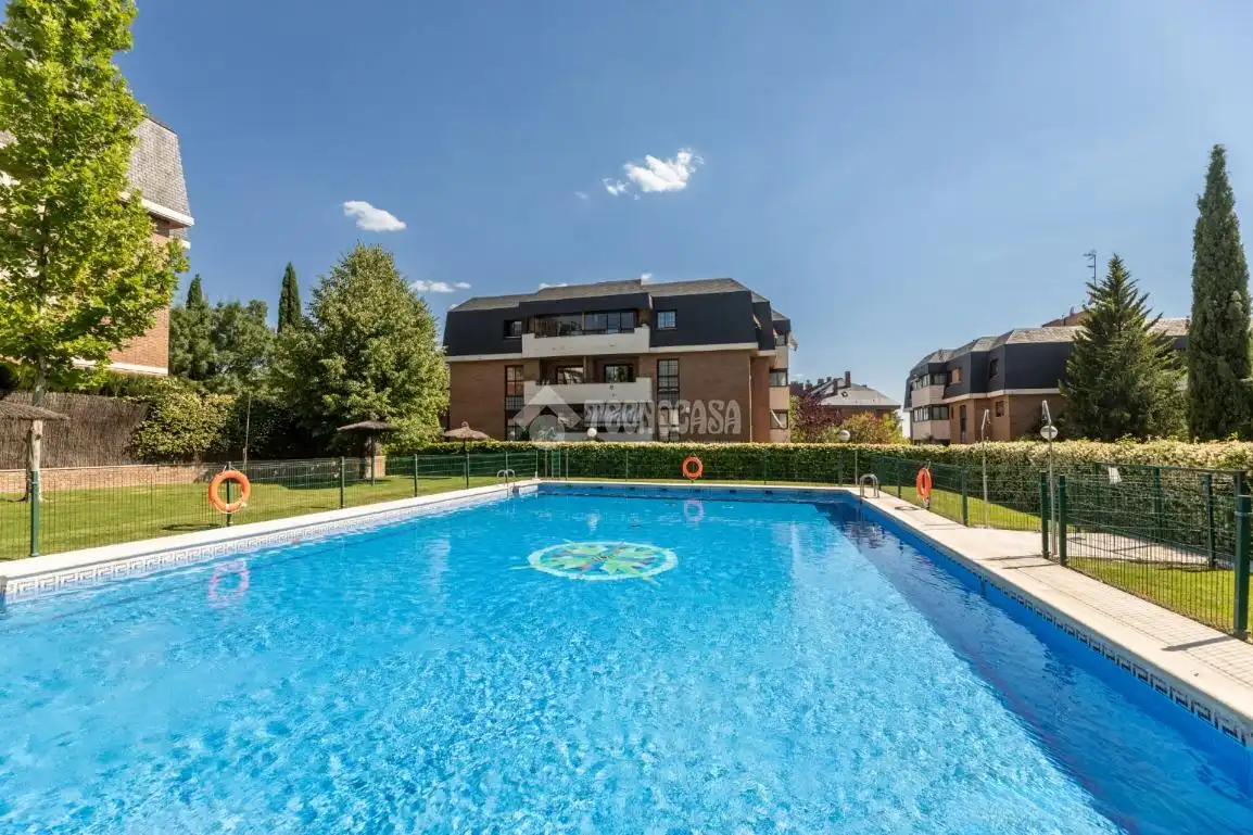 Schwimmbecken von Wohnung zum Verkauf in Majadahonda mit Heizung und Terrasse