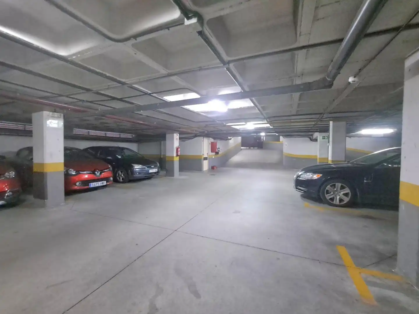 Parking de Piso en venta en Madrid con Aire acondicionado, Calefacción y Jardín privado