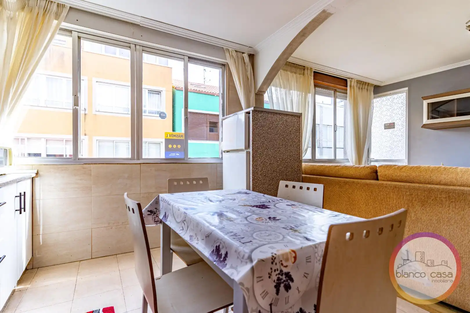 Comedor de Piso en venta en Carballo con Terraza, Trastero y Amueblado