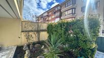 Vista exterior de Casa adosada en venda en Laredo amb Calefacció, Jardí privat i Parquet