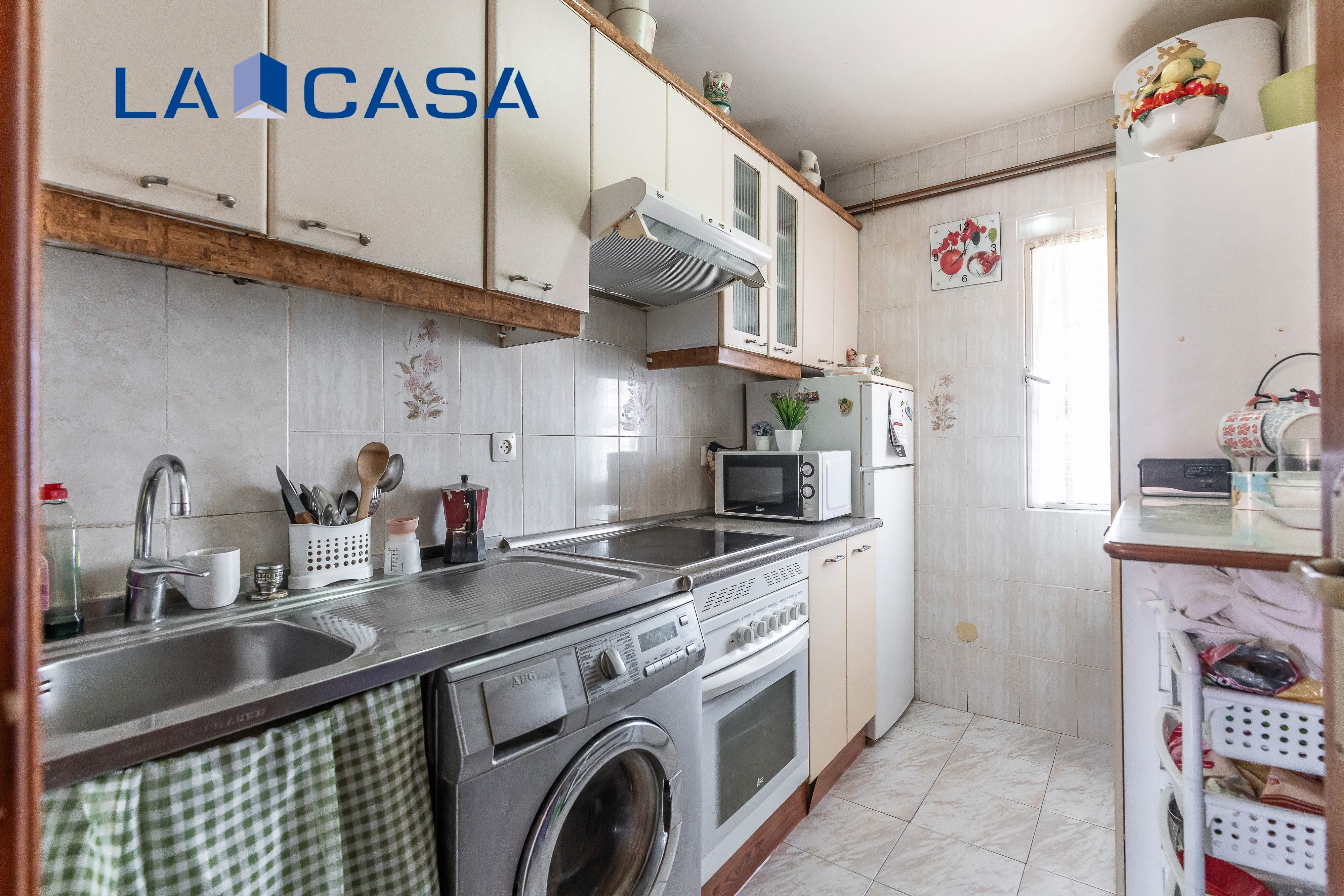 Cocina de Piso en venta en  Madrid Capital con Terraza