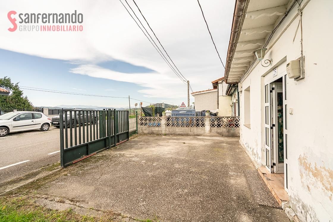Vista exterior de Casa o xalet en venda en Santillana del Mar amb Jardí privat
