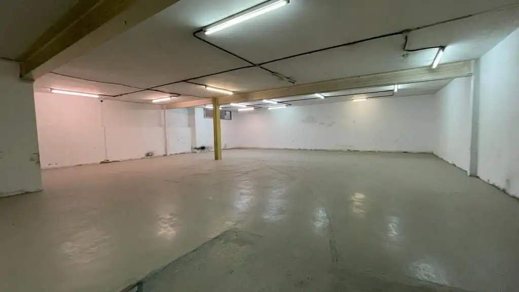 Fabrikhallen zum Verkauf in Barcelona