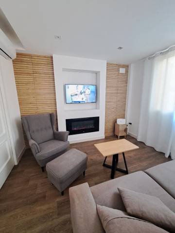 Piso en Alquiler en Calle Fernando de Magallanes, 30 en V Centenario - Piletas - Capuchinos