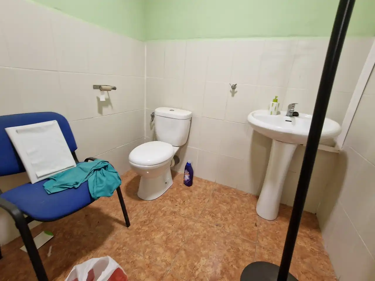 Baño de Local en venta en Alcaucín con Aire acondicionado