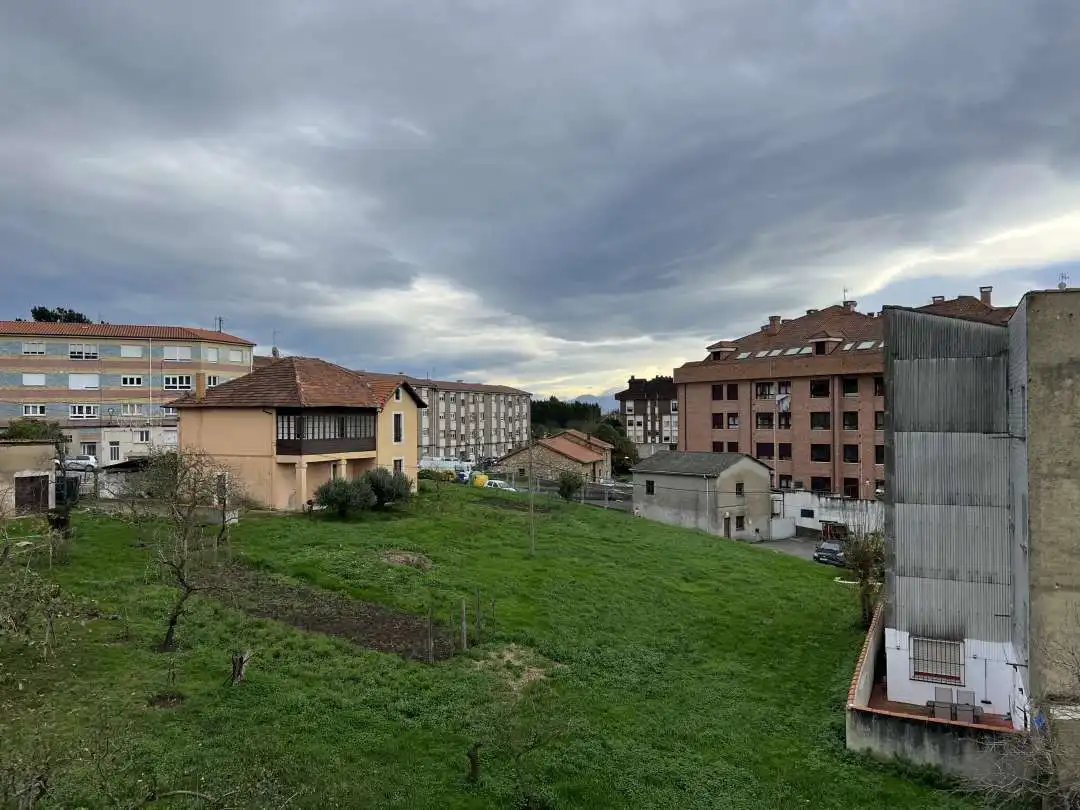 Vista exterior de Pis en venda en Llanera amb Calefacció, Terrassa i Traster