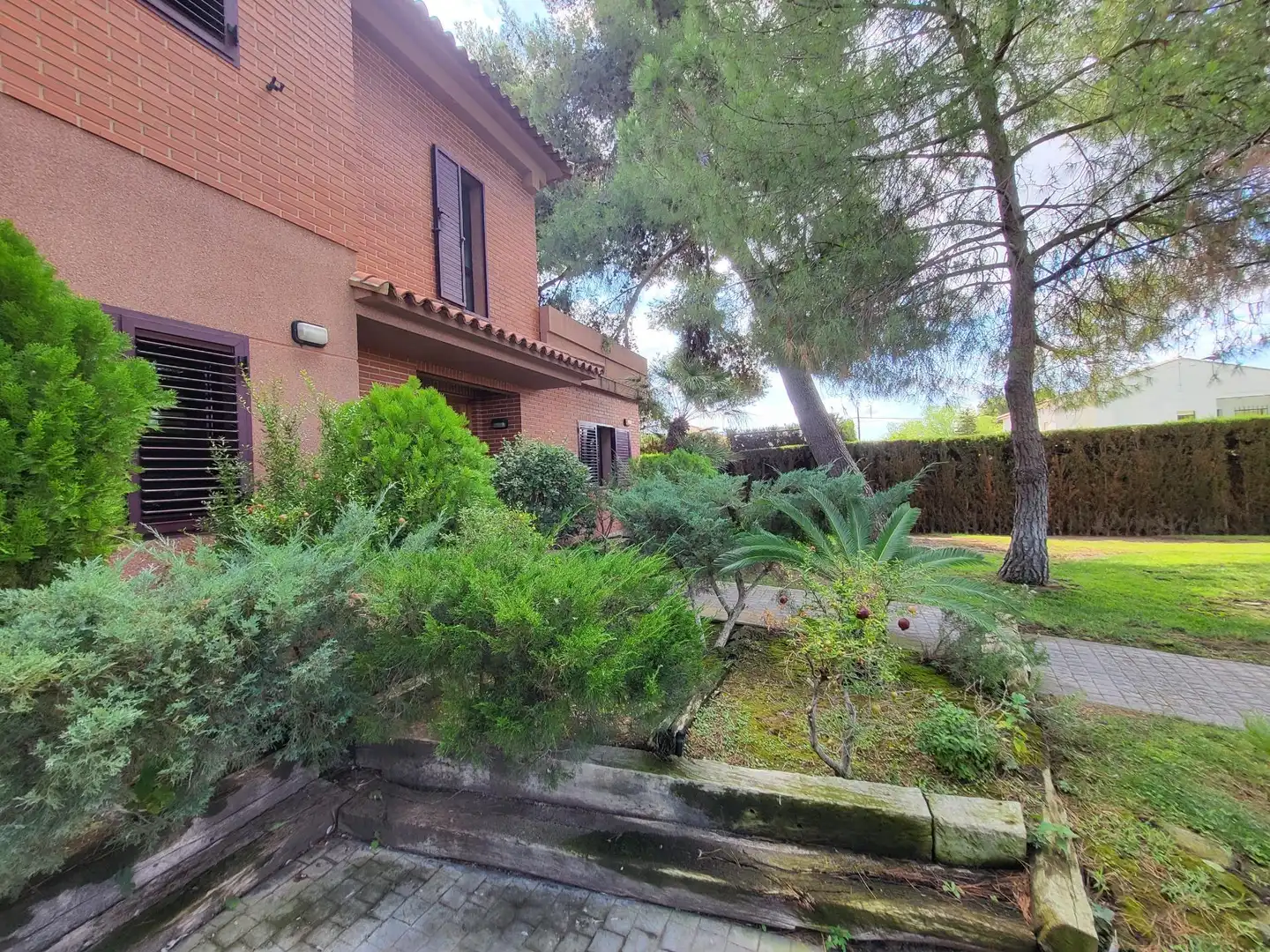 Jardí de Casa o xalet en venda en La Pobla de Vallbona amb Aire condicionat, Calefacció i Piscina