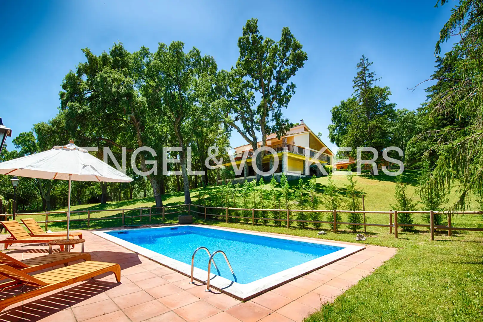 Piscina de Casa o chalet en venta en Maçanet de Cabrenys con Aire acondicionado, Calefacción y Jardín privado