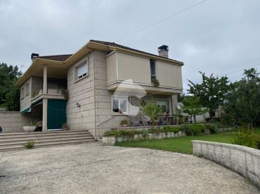 Casa amb jardí en venda a San Cibrao das Viñas