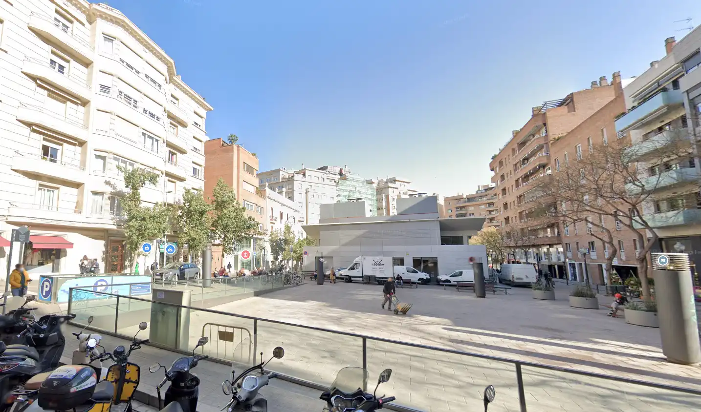 Exterior view of Study for sale in Barcelona  with Air Conditioner, Heating and Furnished