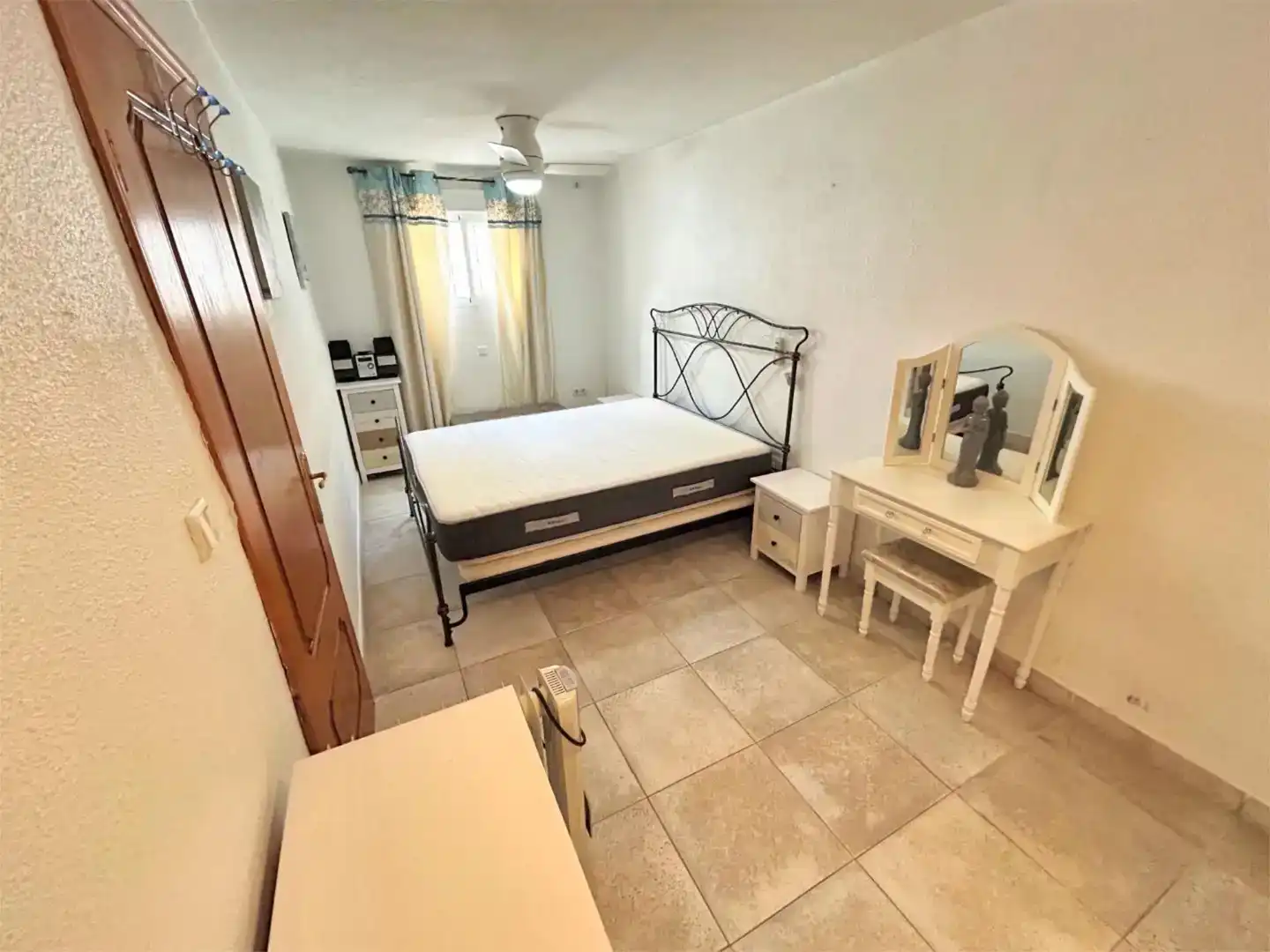 Dormitori de Casa adosada en venda en Orihuela amb Aire condicionat, Jardí privat i Piscina