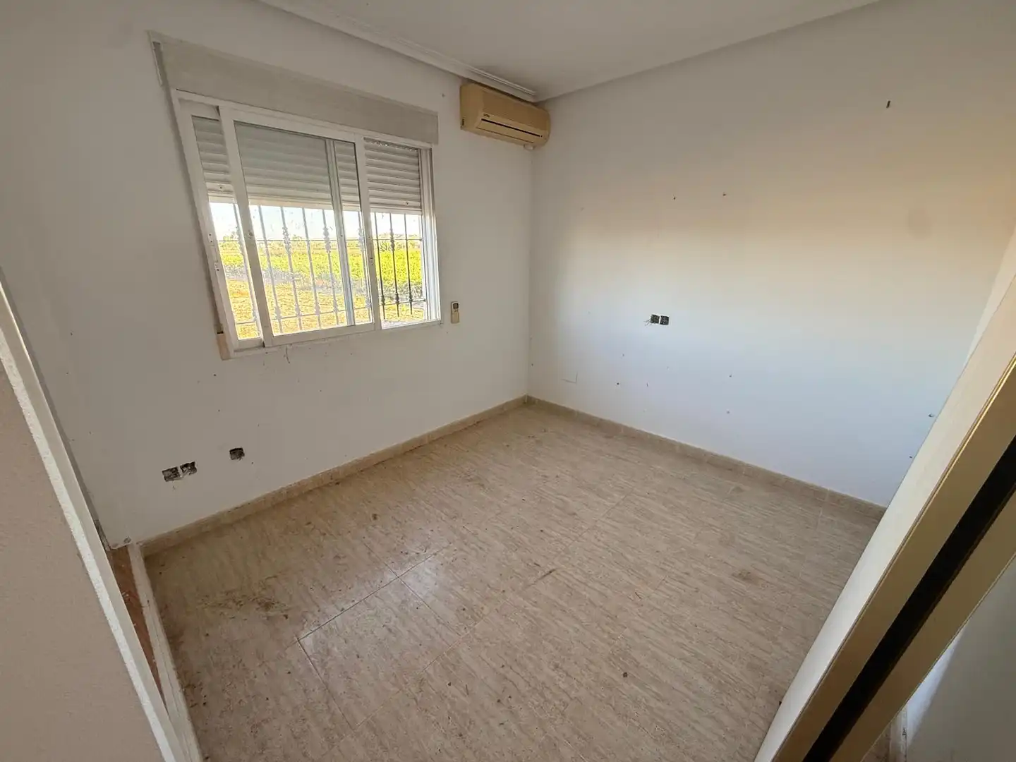 Dormitori de Casa o xalet en venda en Daya Nueva amb Terrassa i Piscina comunitària