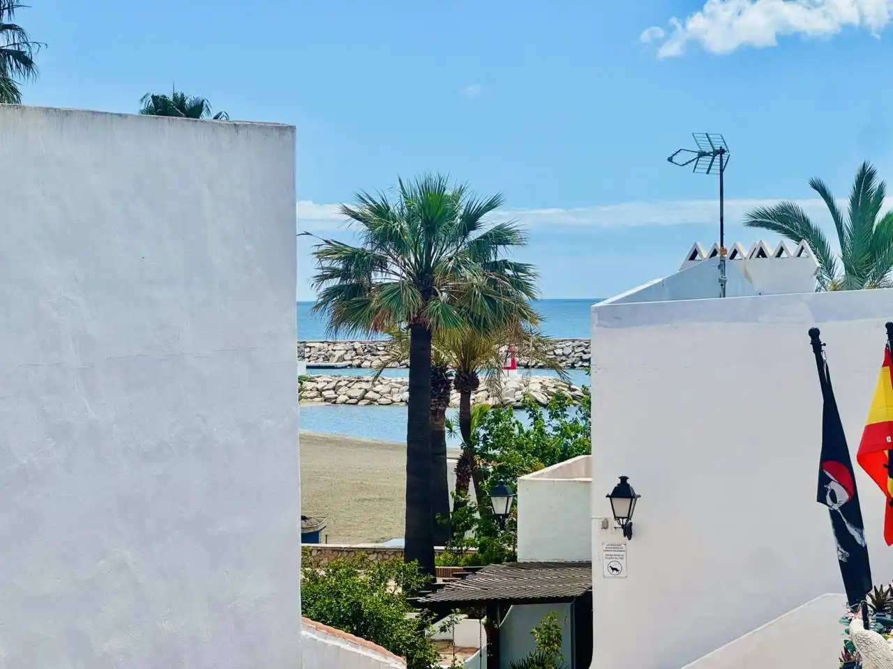 Außenansicht von Haus oder Chalet zum Verkauf in Manilva mit Terrasse und Möbliert