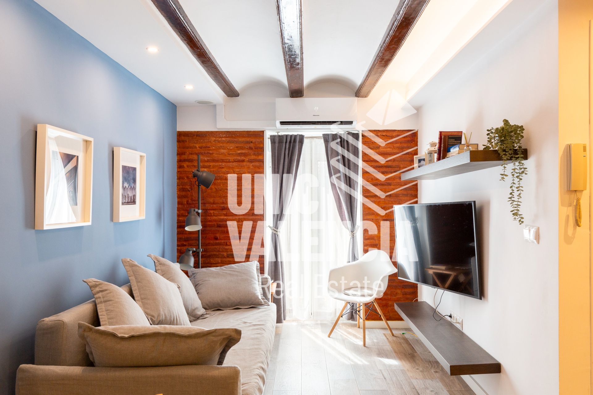 Living room of Flat to rent in  Valencia Capital  with Air Conditioner, Terrace and Furnished
