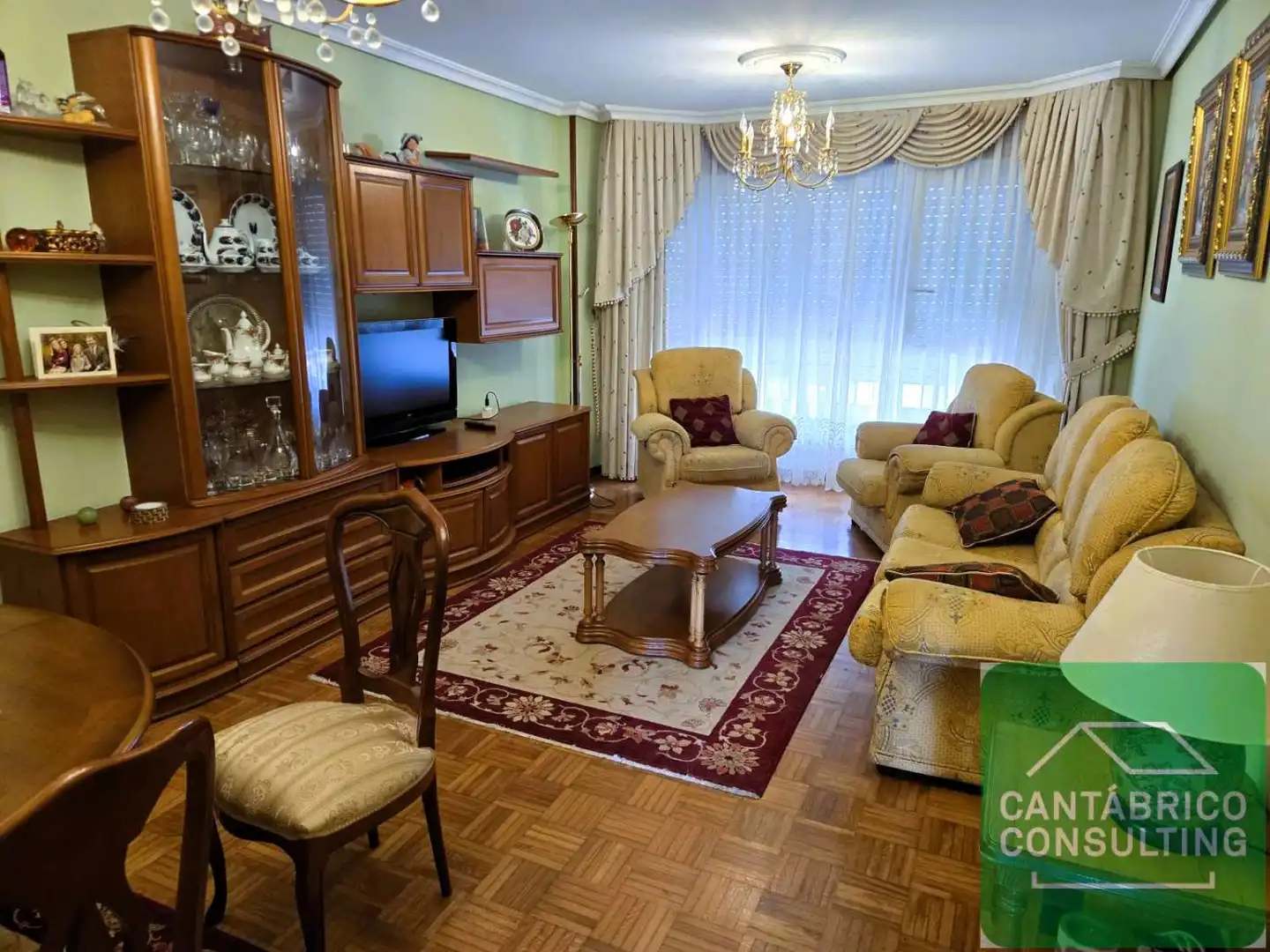 Sala de estar de Piso en venta en Navia con Calefacción, Parquet y Terraza