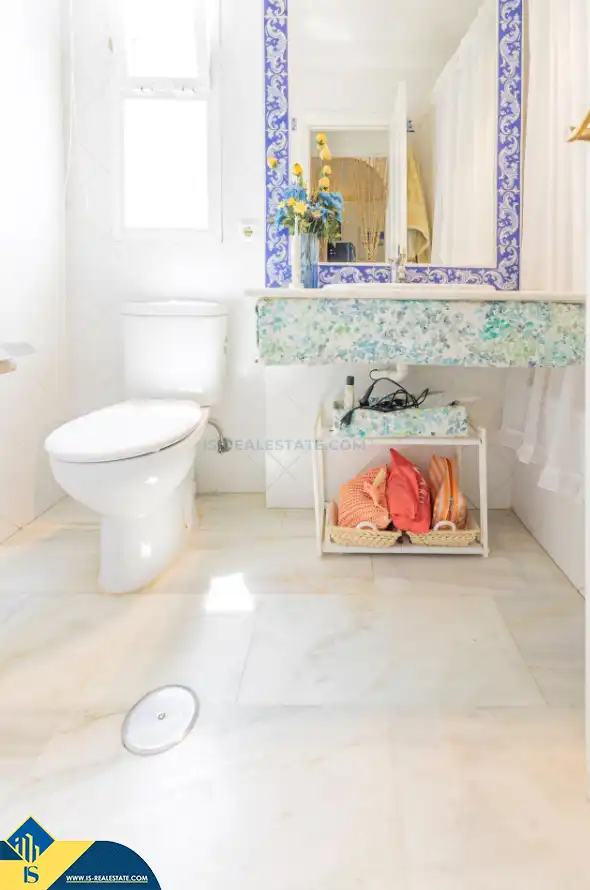 Baño de Apartamento en venta en Marbella con Calefacción, Terraza y Amueblado
