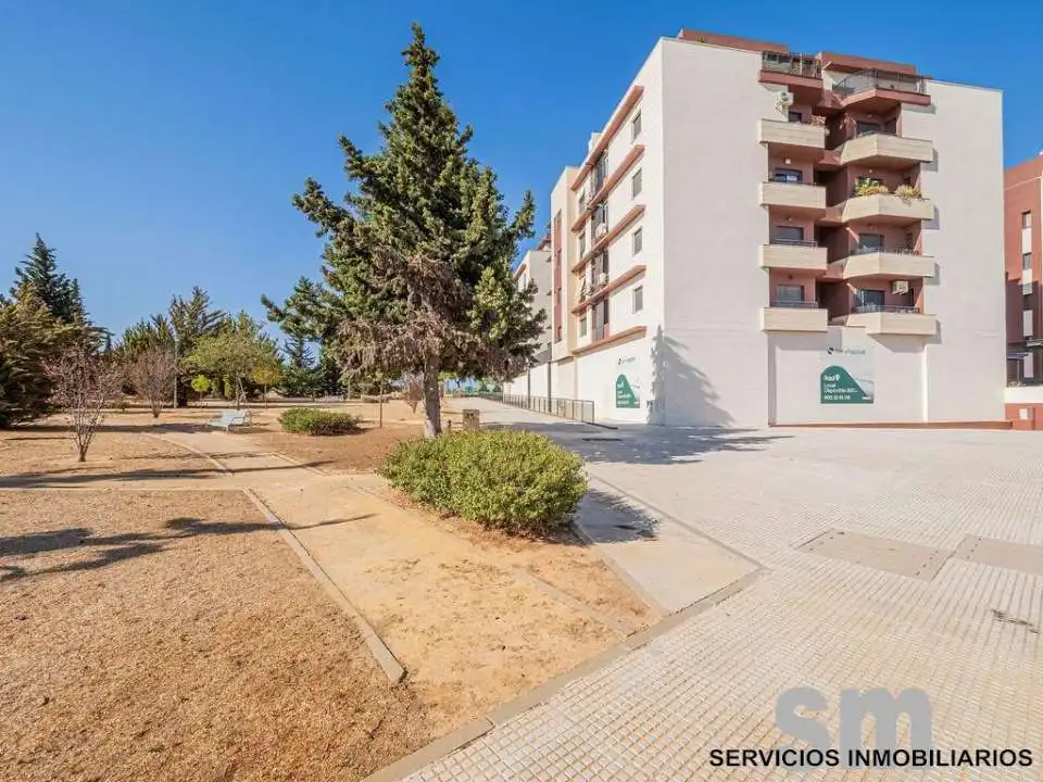 Vista exterior de Local en venta en Mairena del Aljarafe
