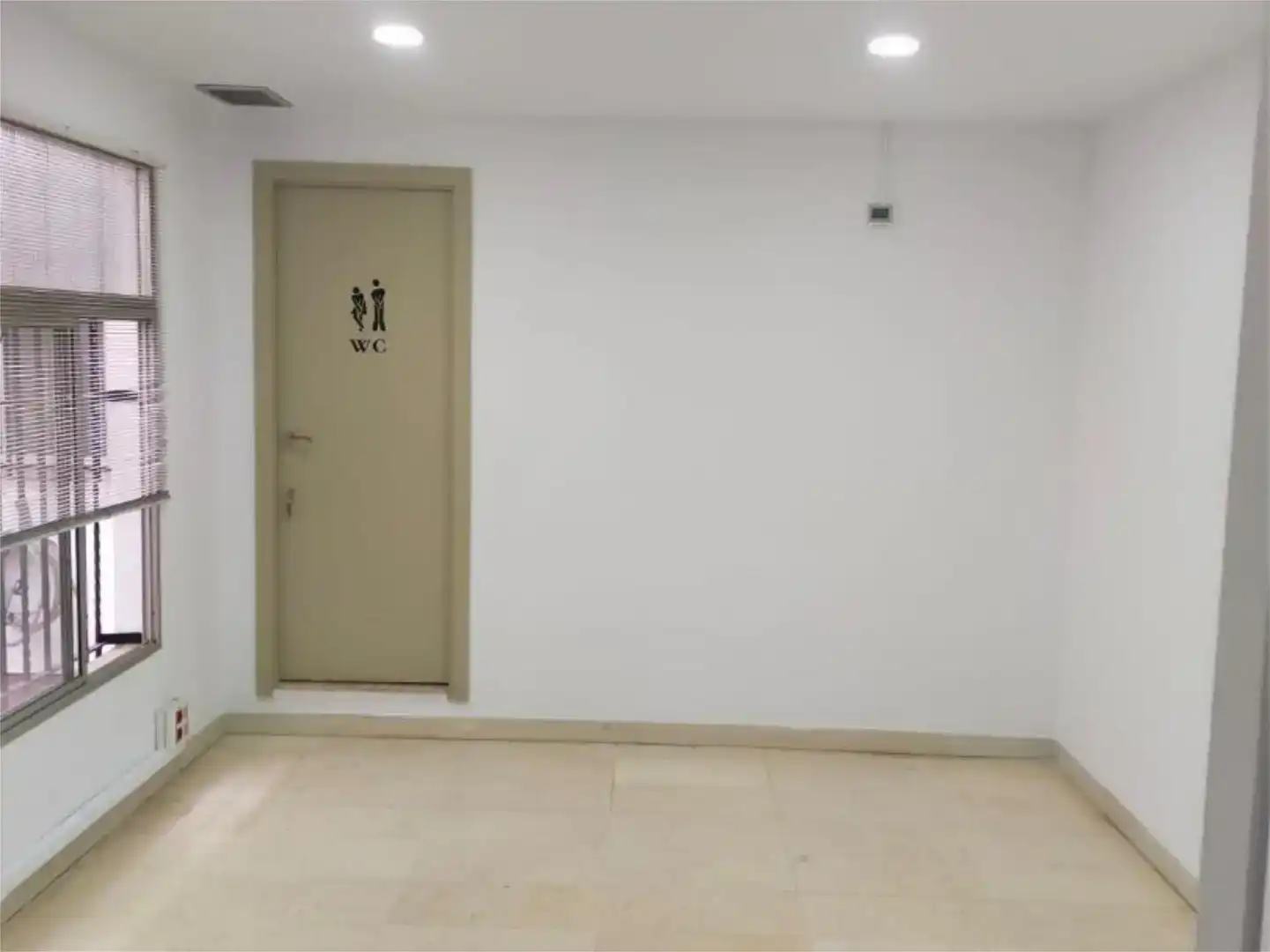 Oficina en venta en Sevilla con Aire acondicionado y Balcón