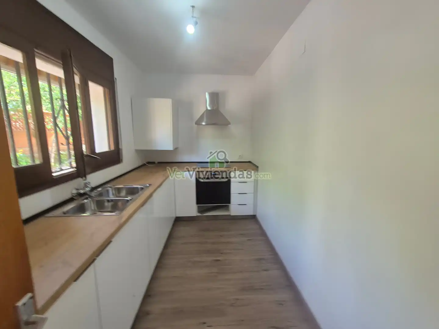 Cocina de Casa o chalet en venta en Vallirana con Jardín privado, Parquet y Terraza