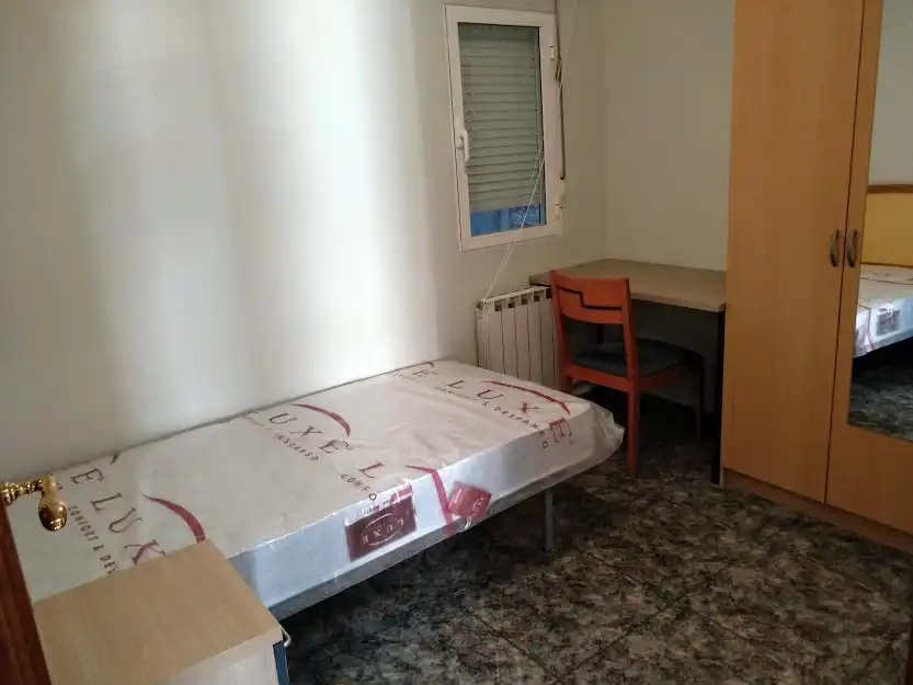 Habitación de Piso de alquiler en Lleida con Calefacción, Amueblado y Horno