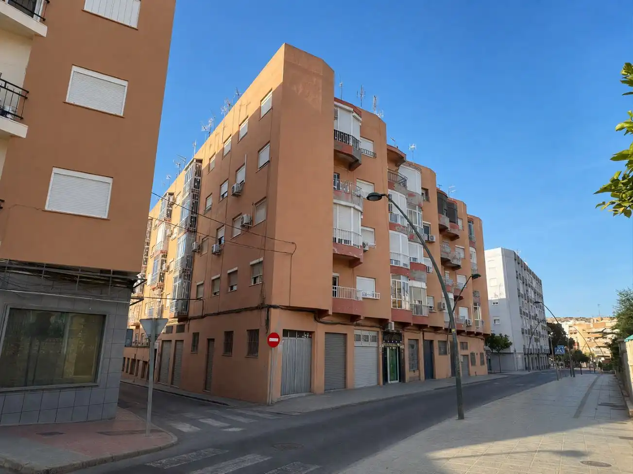 Außenansicht von Wohnung zum Verkauf in Almería mit Balkon
