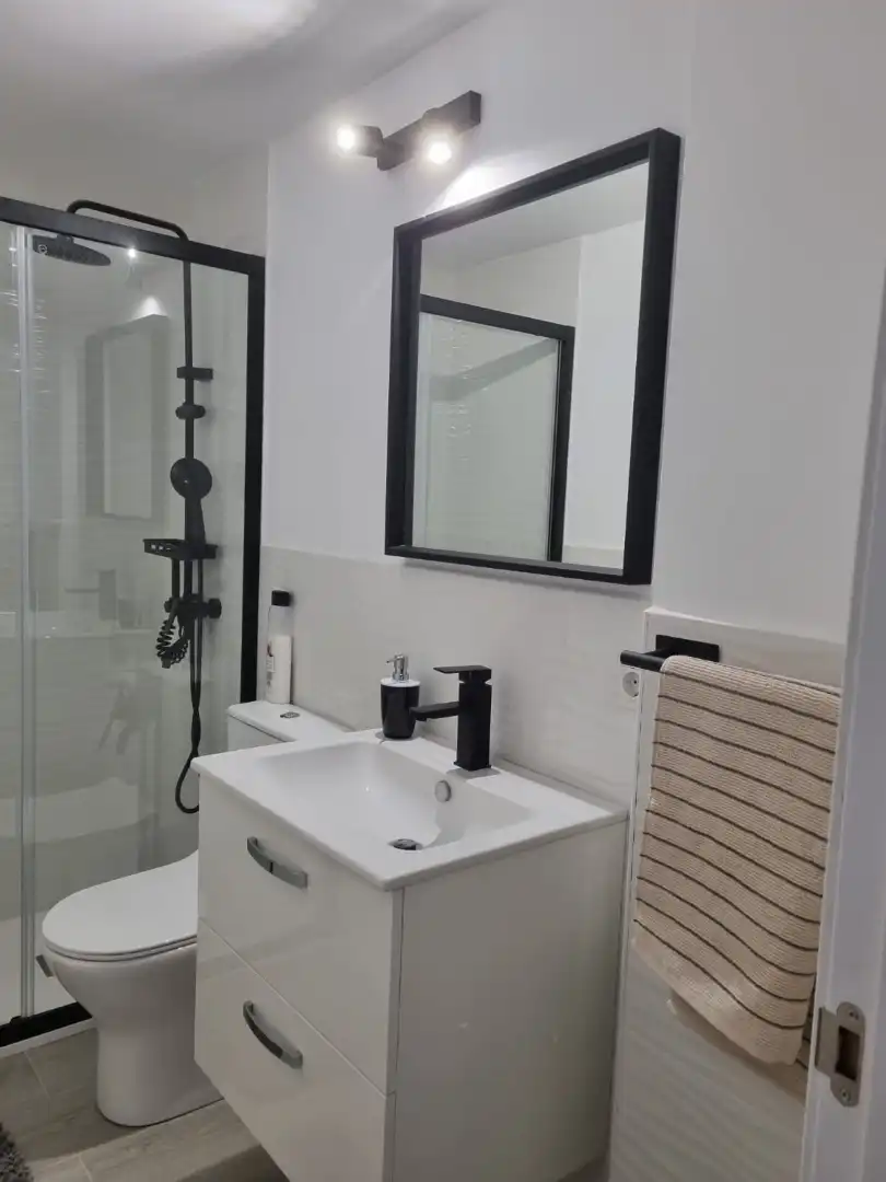 Baño de Piso para compartir en Ávila con Calefacción, Parquet y Amueblado