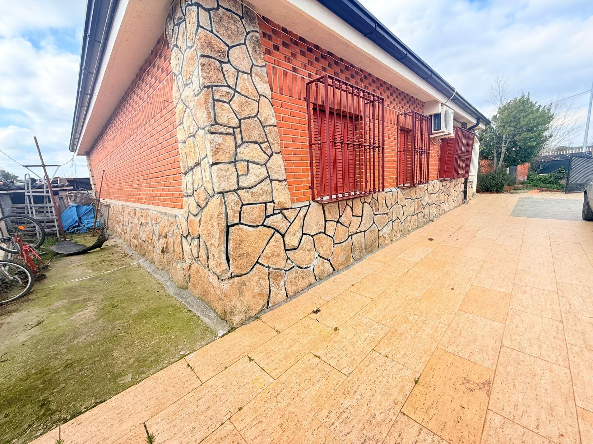 Vista exterior de Casa o chalet en venta en Escalona con Calefacción, Jardín privado y Terraza