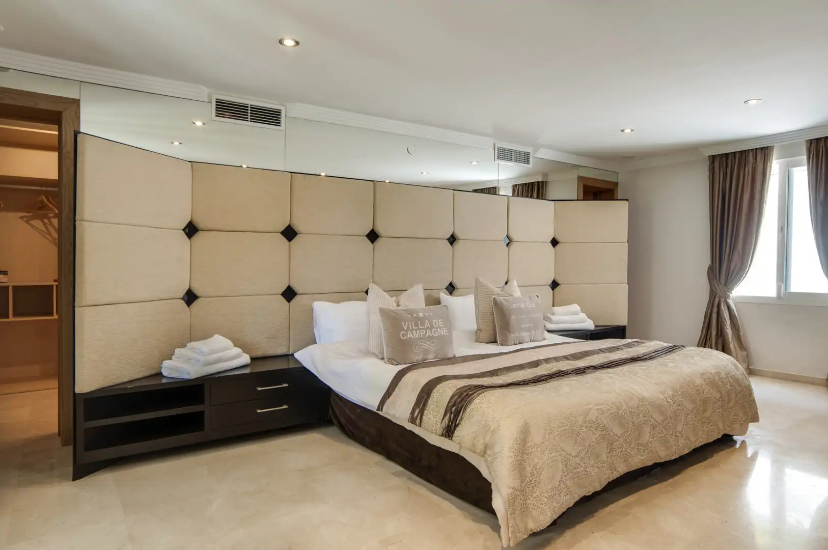 Houses for sale in Elviria