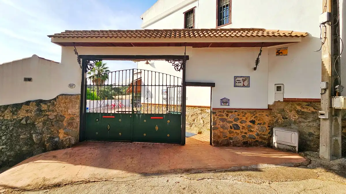Vista exterior de Casa o chalet en venta en El Castillo de las Guardas con Aire acondicionado, Jardín privado y Terraza