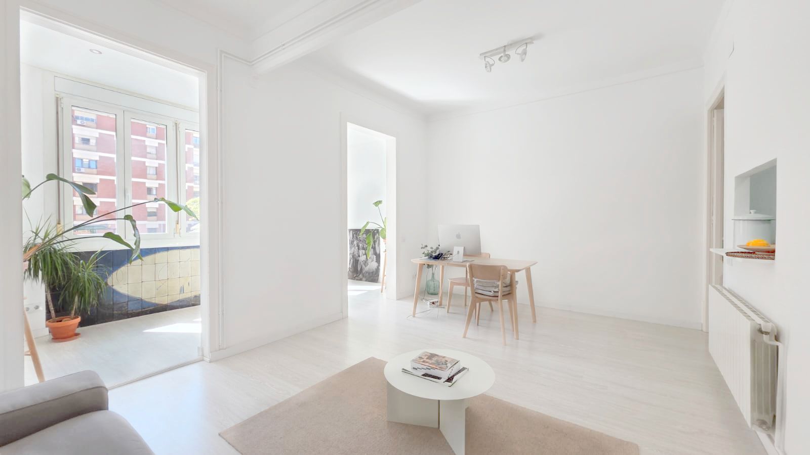 Living room of Apartment for sale in  Barcelona Capital  with Air Conditioner, Heating and Parquet flooring