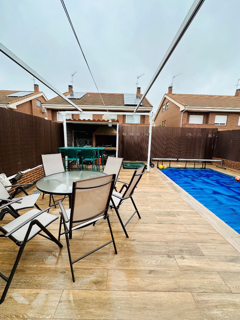 Terrace of Single-family semi-detached for sale in Parla  with Air Conditioner, Heating and Private garden