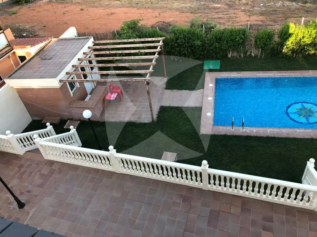 Piscina de Casa o xalet en venda en Badajoz amb Aire condicionat, Calefacció i Jardí privat