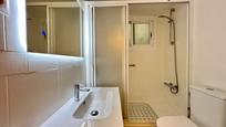 Bathroom of Flat for sale in  Barcelona Capital  with Oven, Microwave and Alarm