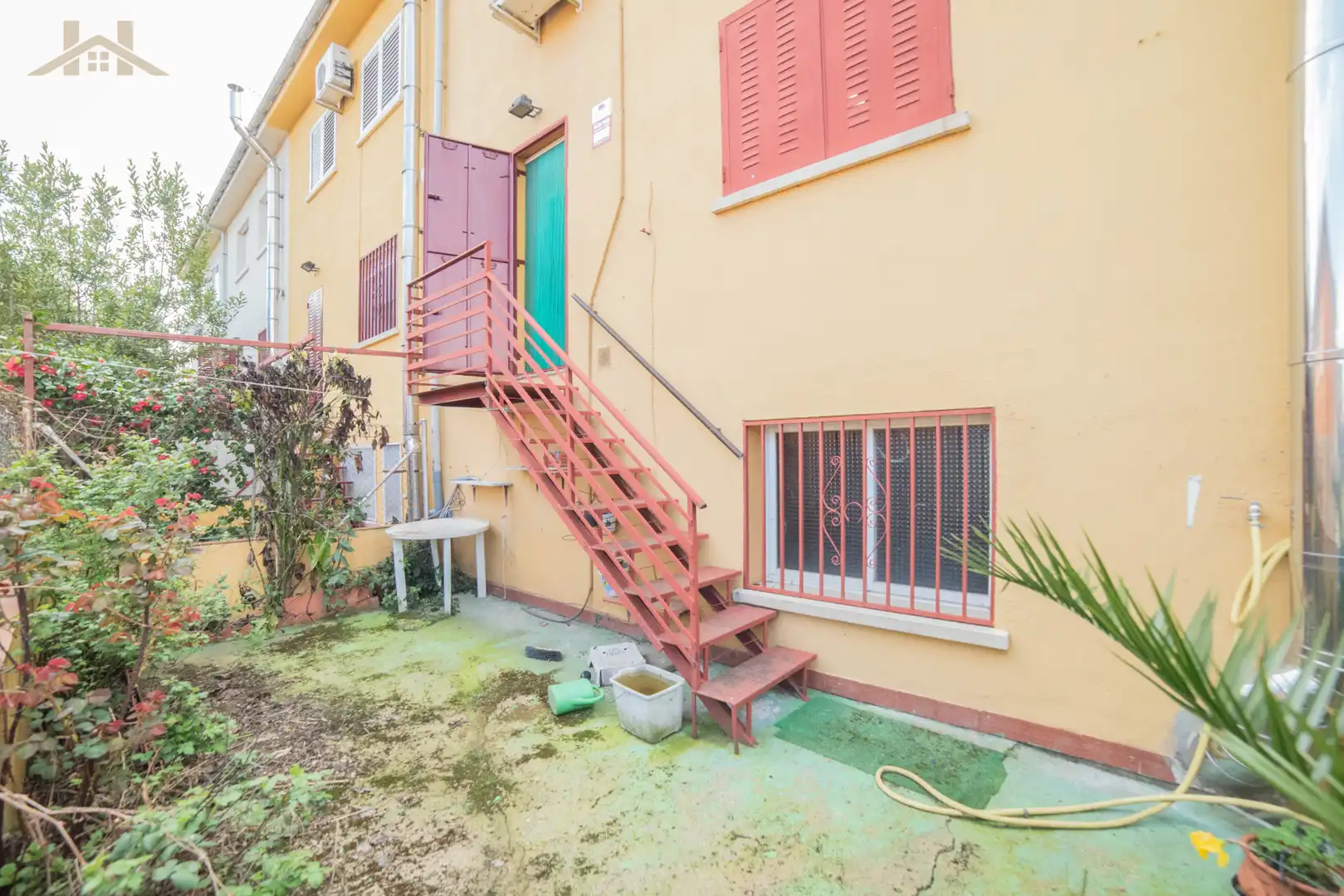Vista exterior de Casa adosada en venta en El Tiemblo  con Aire acondicionado, Calefacción y Jardín privado