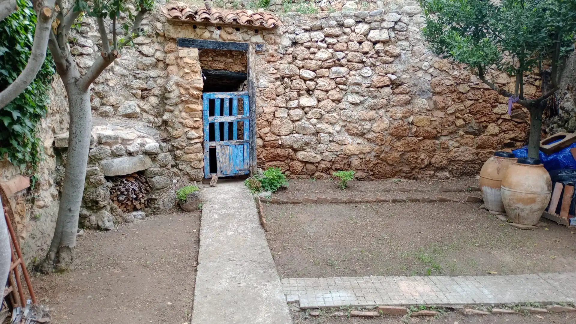 Detached homes for sale in Covarrubias  with Private garden and Furnished