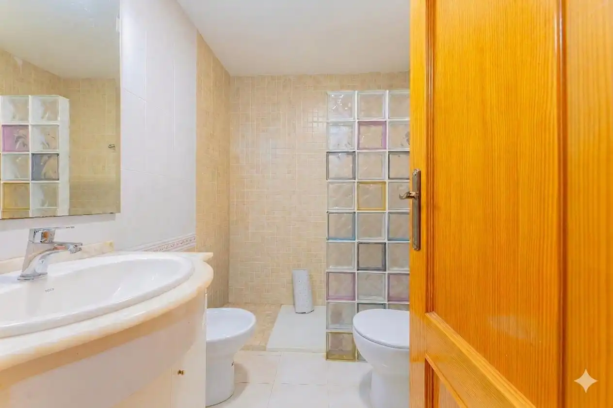 Bathroom of Flat for sale in La Pobla de Vallbona  with Balcony