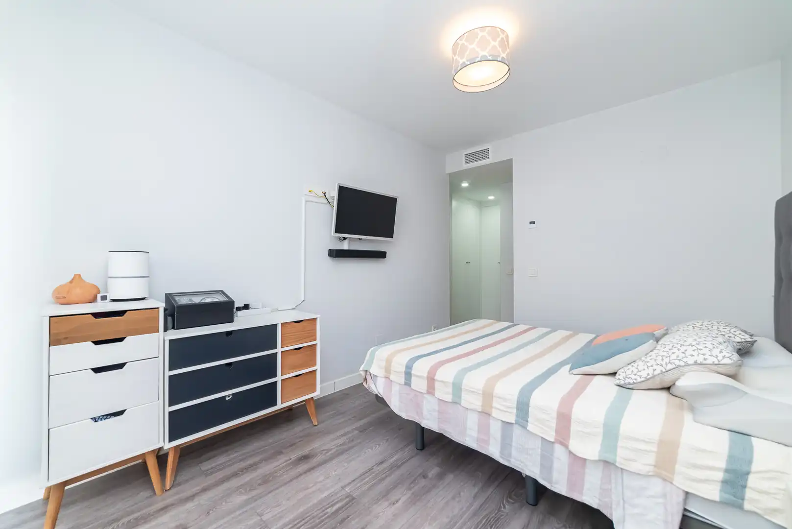Habitación de Planta baja en venta en Boadilla del Monte con Aire acondicionado, Calefacción y Jardín privado