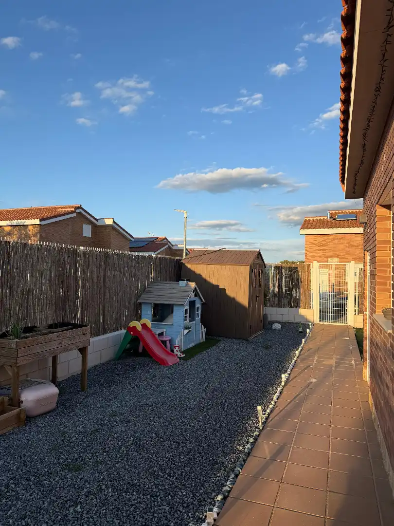 Garden of Houses for sale in Pioz  with Air Conditioner, Heating and Private garden