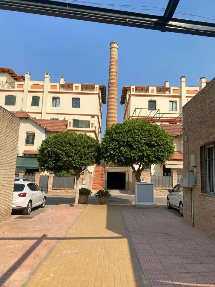 Vista exterior de Pis de lloguer en Dos Hermanas amb Aire condicionat, Terrassa i Moblat