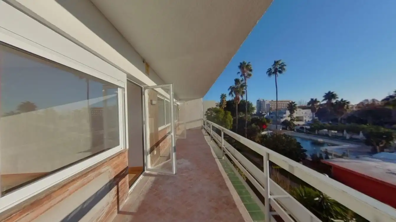Apartament amb terrassa en venda a La Carihuela - Los Nidos