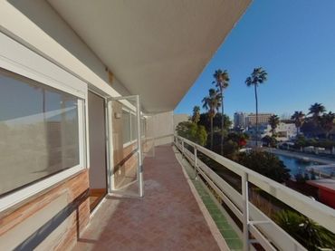 Apartament amb balcó en venda a La Carihuela - Los Nidos