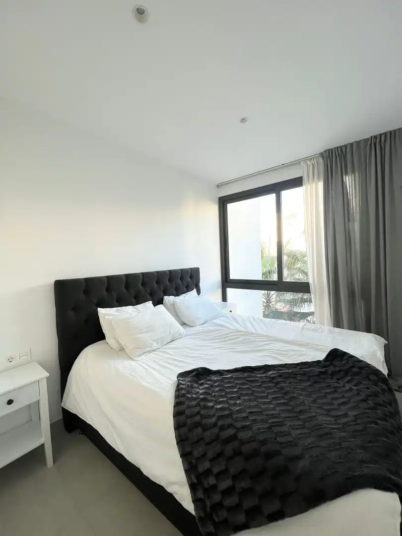 Habitación de Casa adosada de alquiler en Estepona con Jardín privado, Terraza y Trastero