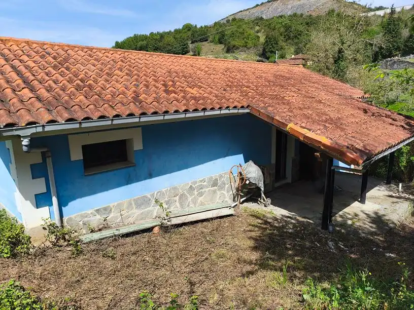 Vista exterior de Casa o chalet en venta en Salas con Amueblado