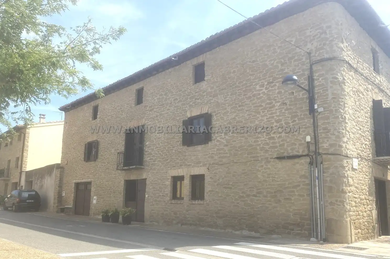 Vista exterior de Casa adosada en venda en Obanos amb Calefacció, Parquet i Terrassa